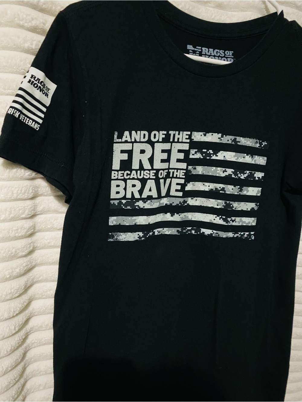 Men's Black 'Land of the Free' Graphic Tee - Picture 2 of 5